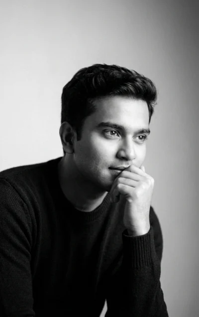 B&W Emotional High-end Studio Portrait (Gemini Prompt)