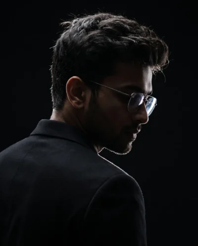 AI-generated image: Gemini Cinematic Dark Portrait Prompt: Moody Silhouette & Rim Light